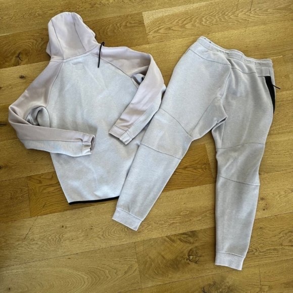 Nike hooded Zip Front Tracksuit in Pale Lilac